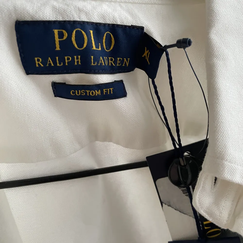 Oanvänd skjorta från Ralph Lauren i storlek XL. Original, ej kopia. . Skjortor.