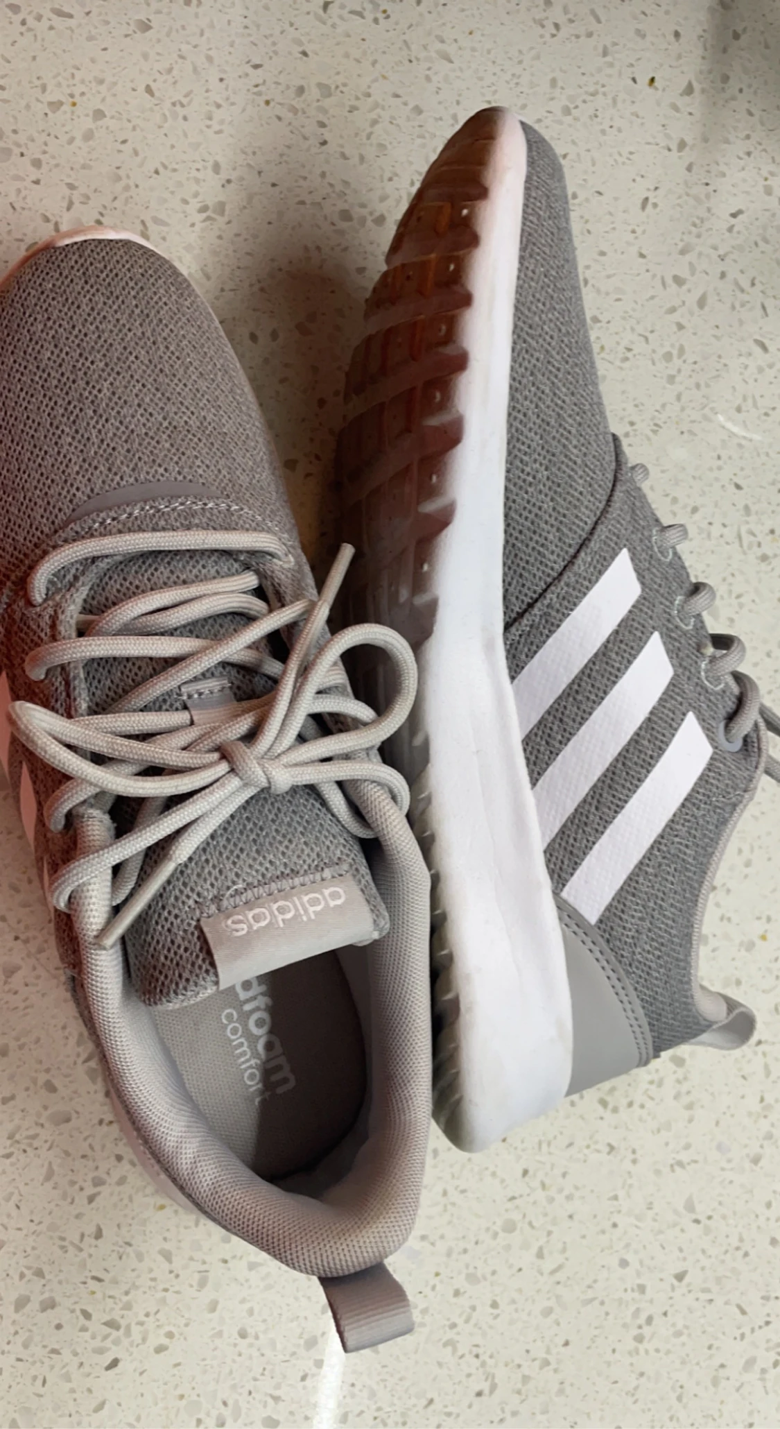 Gråa adidas qt racer 2.0