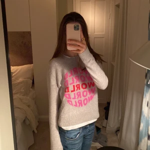 Fromfuture tröja - En jättefin khasmir tröja som (bortsett från lite noppror) inte ger några tydliga tecken på användning