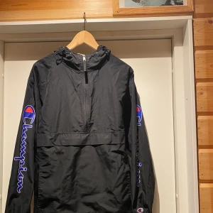 Champion Urban outfitters anorak - Anorak windbreaker champion X urban outfitters, lätt vattenavvisande Nypris 1349 St M 