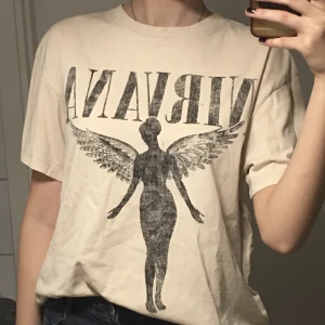 Nirvana t shirt  - En nirvana t shirt från hm💖