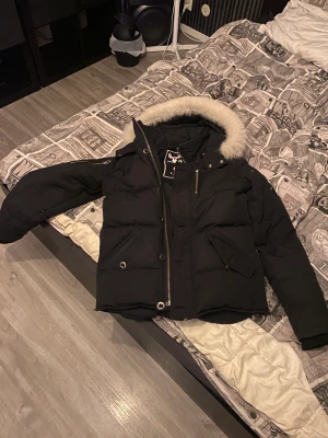 Moose knuckles strl s - Som sagt en moose knuckles storlek s den är i nyskick och finns inte ett ända märke på den och den är äkta och köpt i butik.