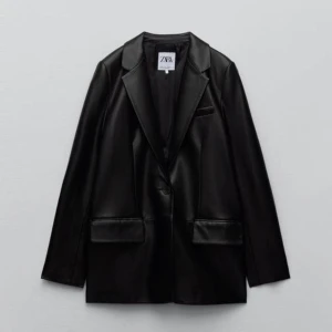 Zara läder kavaj  - Oanvänd läder kavaj från Zara