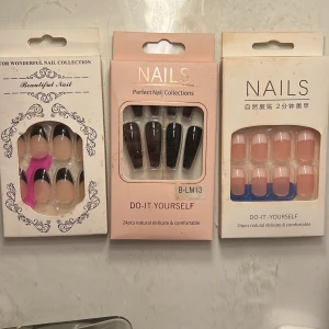 Lösnaglar - FRAKT INGÅR! Välj vilket paket du vill ha. Fraktas med porto. Följer med ”klisterlappar” man kan fästa de med. 💓🫶🌝🤌SVARTA SÅLT!