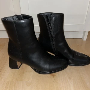 Klackar - Helt oanvända klackar i storlek 37💗 skriv vid frågor !