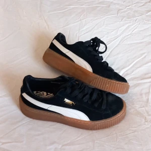 Puma skor - Puma suede strl. 37, knappt använda