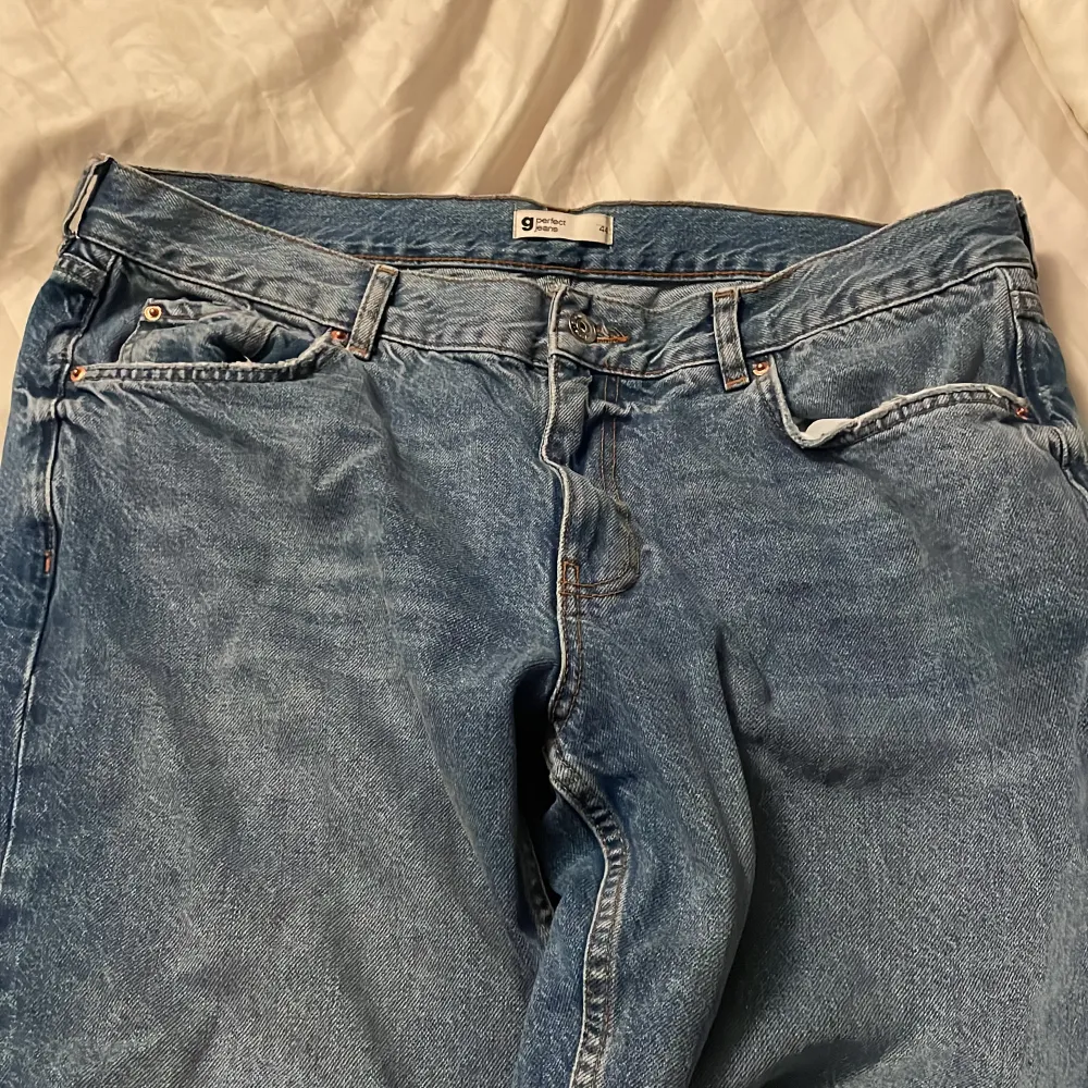 Väldigt bra skick då dem är använda 1-2 gånger köpta för 499 nu i somras . Jeans & Byxor.