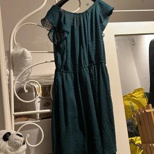 H&M klänning 42 - Har haft den ett tag nu men endast tagit på mig den max två gånger