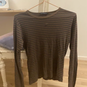 Brandy tröja:) - Lite sliten i axeln (tredje bilden), Köp inte direkt!💗