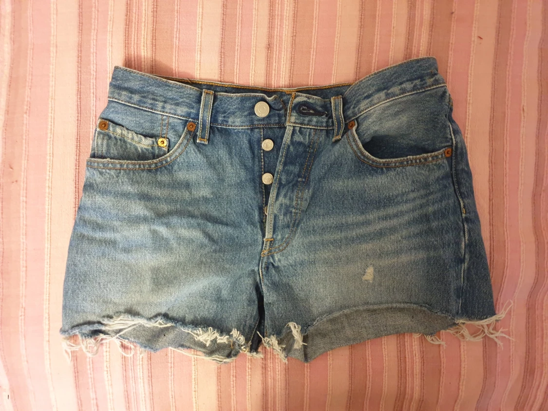 Levi's 501 booty shorts  - 90
