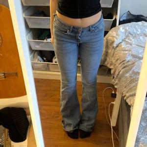 jeans från mango 💖 jag är 168cm för referens