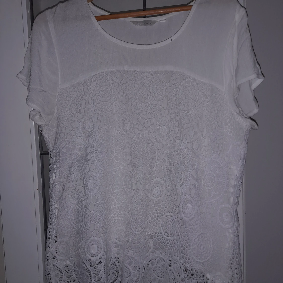 Vit mönstrad t-shirt 