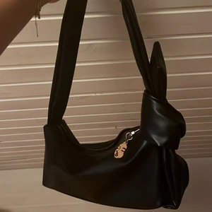 Svart väska - Denna superfina väskan för 100kr 