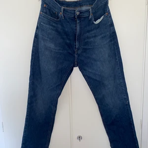Jeans herr - -väll använda -strl 38 - Märke Levis - loose passform  Vid snabb affär 150kr