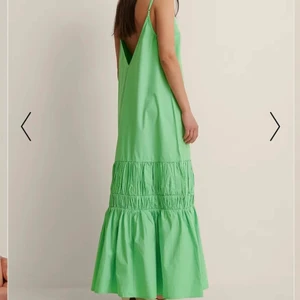 Grön sommarklänning - Superfin grön sommarklänning! Aldrig använd med prislappen kvar! Köparen står för frakten!