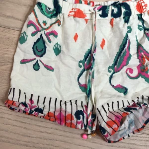 Zara shorts storlek xs - Säljer för att jag inte använder och bara änvända en gång asså nytt skick