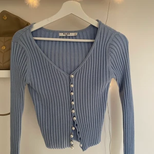 Kofta från NAKD - Använd fåtal gånger, 10/10 cond. Himmelsblå  Passar Xs-S