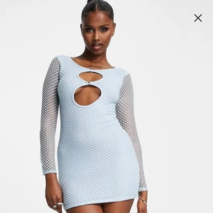 Blå klänning - Blå klänning köpt från Asos för 479 kr. Aldrig använd.