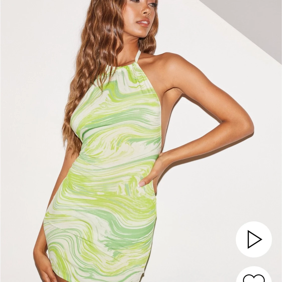 Klänning med låg rygg - 90