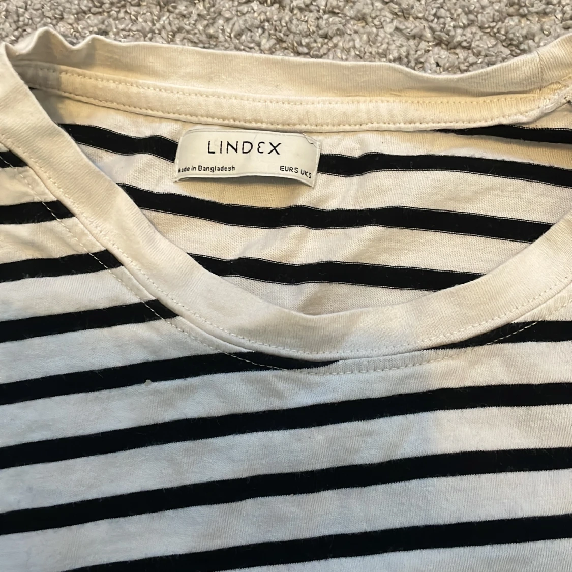 En randig tröja från Lindex. - 91