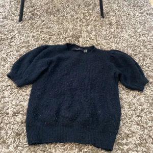 Stickad tröja från vero Moda💓 - Lite nopprig men annars bra skick!!💗 