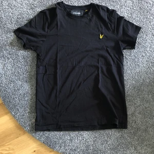 Lyle & scott t-shirt - Är i bra skick har använts sparsamt