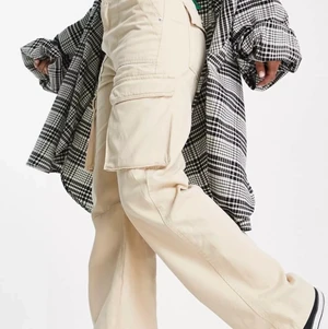 Cargobyxor  - Cargos från bershka Jättefina och sitter bra samt skönt! Inte använt så mycket så därför säljer jag 