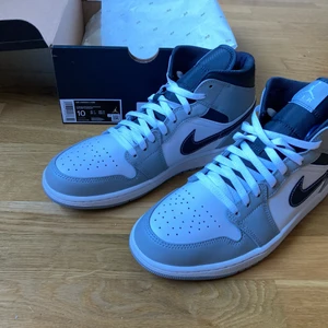 Nike Air Jordan, smoke grey anthracite, strl 44 - Helt nya i originalförpackning! Hämtas i Bromma eller skickas. 