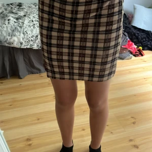 Kjol - Kjol från shein används inte längre. Skön passform och töjbar midja.  Kan passa XS som jag är. Köparen står för frakt