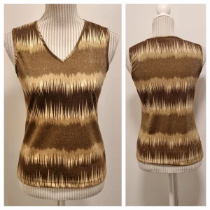  Vintage/ Lindex/ toppskick! Stl 36/38  - Som ny! Inköpt för ca 20 år sen  Lindex 38/40 men passar mer  som 36/38   Glittrig/ lurex.