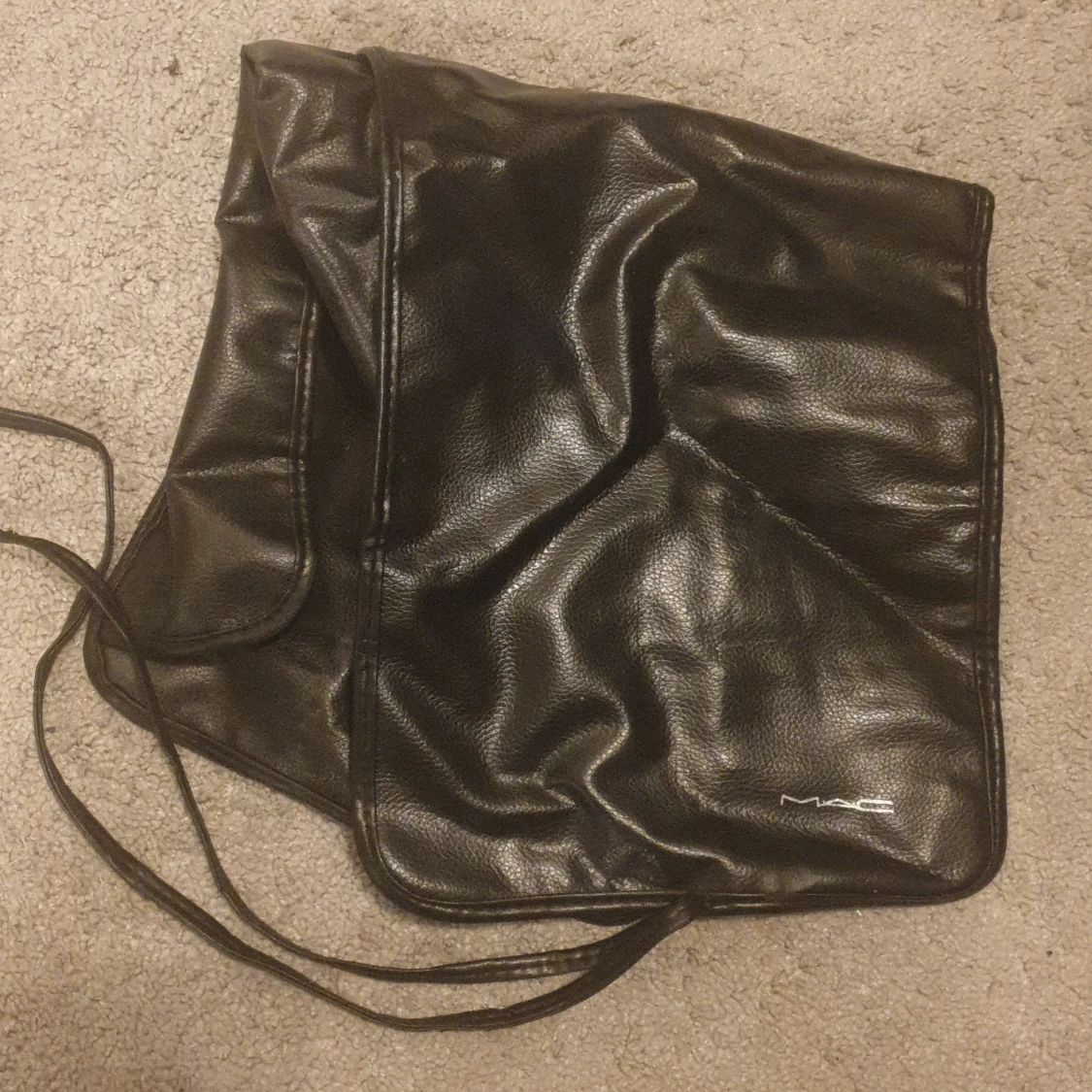 MAC sminkborstehållare svart 