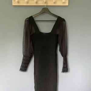Klänning Mango - Oanvänd klänning från Mango. 