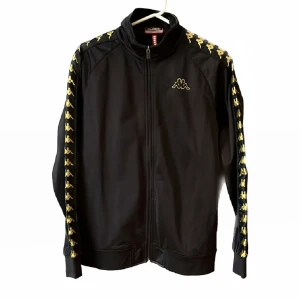 Kappa tröja - Knappt använd tröja size M men känns som S
