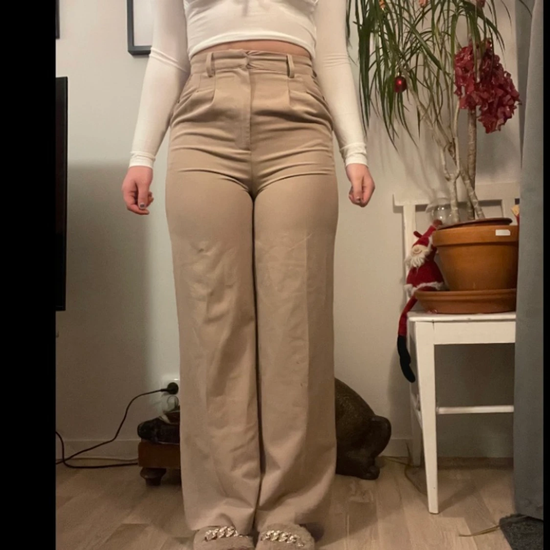  beiga kostymbyxor från Bik Bok. - 90