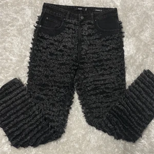 Jaded London Byxor - Ett par shredded jeans från Jaded london. Råka köpa två , så säljer en av dem. *Tog bild på paren som jag behåller*