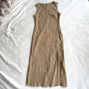 Klänning - jättesvår att fånga på bild men verkligen så fin klänning💓köpt second hand 