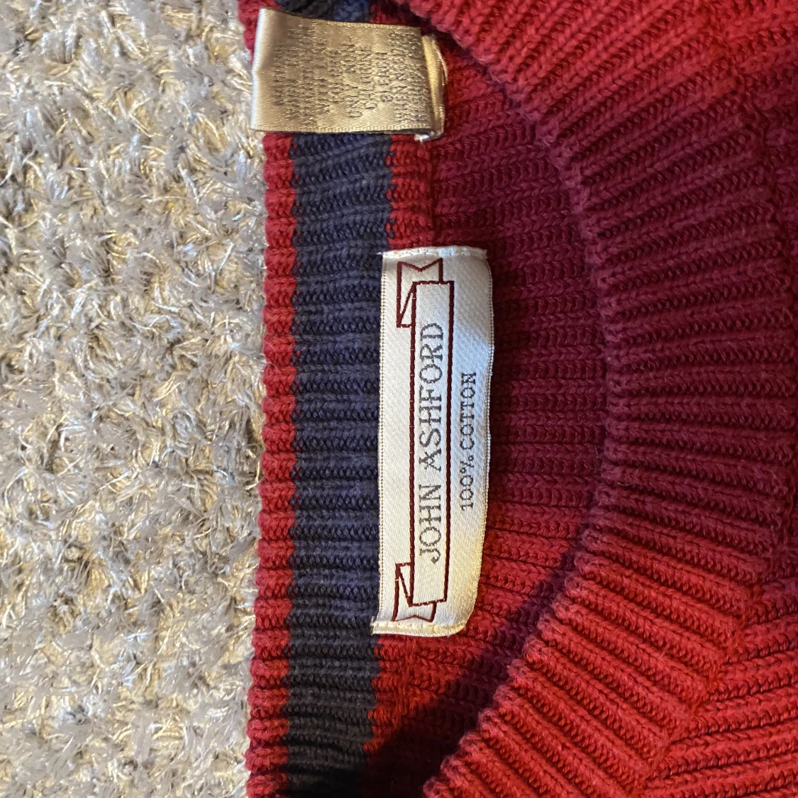 Röd tjocktröja - 90