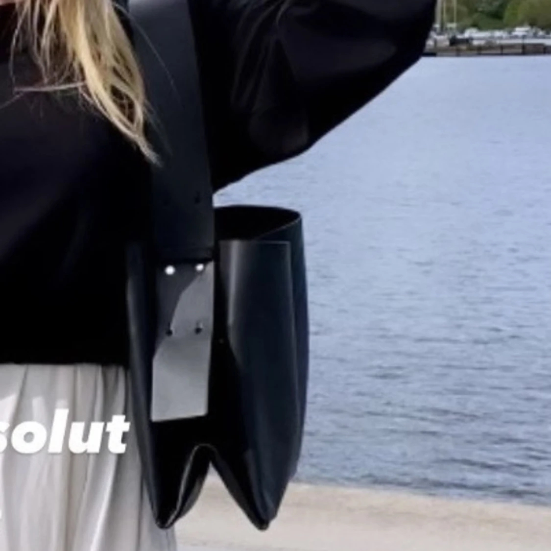 Skinnväska från Cos - 90