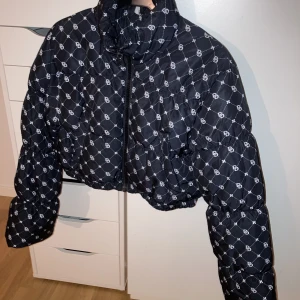 Jacka hm  - En jacka från hm använd ca 2 gånger 