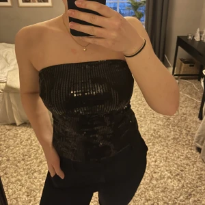 Festtopp - Säljer min snygga topp, perfekt till nyår! 80kr+frakt