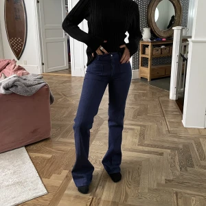 Winchesters  - Drömmiga jeans i nyskick! Köpta i Paris för 1000kr säljer nu för 500kr 💕 storlek: W31 L36 (dock känns de mycket mindre i storleken, midjemåttet känns som en W27/28 