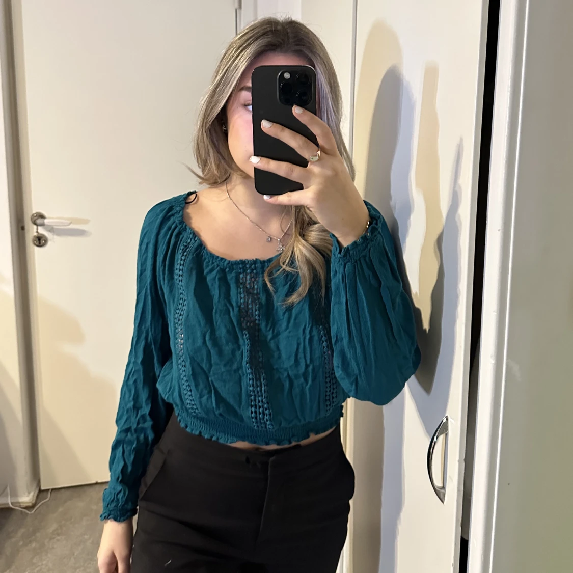 Blå off shoulder topp  - 91