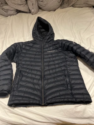 Peak Performance dunjacka - Använd varsamt Storlek Large