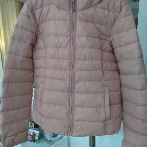 Jacka - Fin jacka, stl m, liten i storleken, som s.