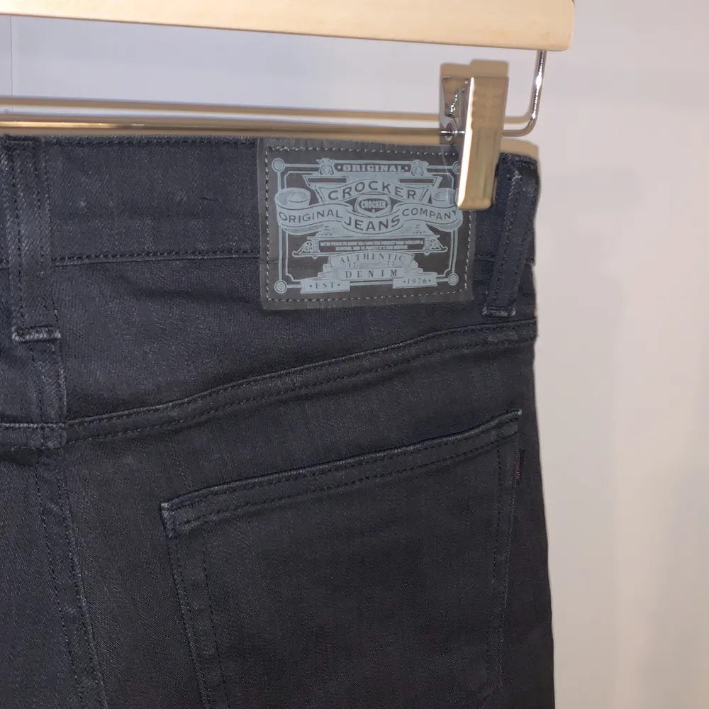 Svarta jeans (Crocker) superskinny. . Jeans & Byxor.