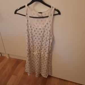 Sommar och sol - Sommarkläning från tribut storlek S , använd ett fåtal gånger.