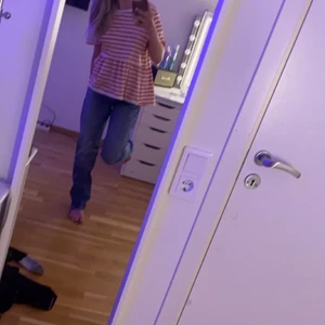 Zara topp - Tycker om denna tröjan jättemycket men jag har tröttnat, jag tycker att den är som en S men den är M❤️