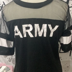 Army tröja  - En Army tröja men mesh upptill 