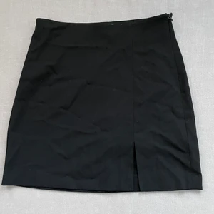 Minikjol - Svart söt minikjol från pull&bear. Tight men skön passform. Aldrig använd (tyvärr….) nyskick 