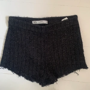 Shorts - Jättefina zara shorts! Tyvärr förmå för mig.💜🤍